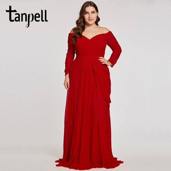 Red evening gown - Picture 1 of 1